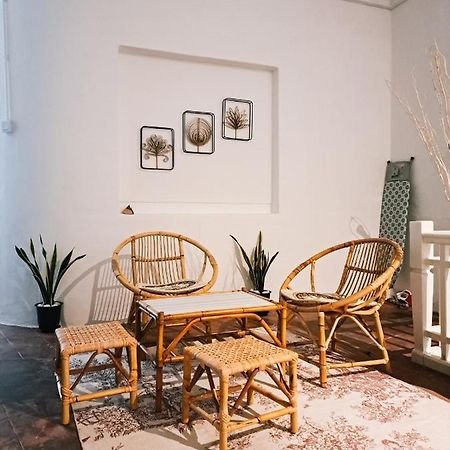 111 Hutton Lane Hostel George Town Ngoại thất bức ảnh