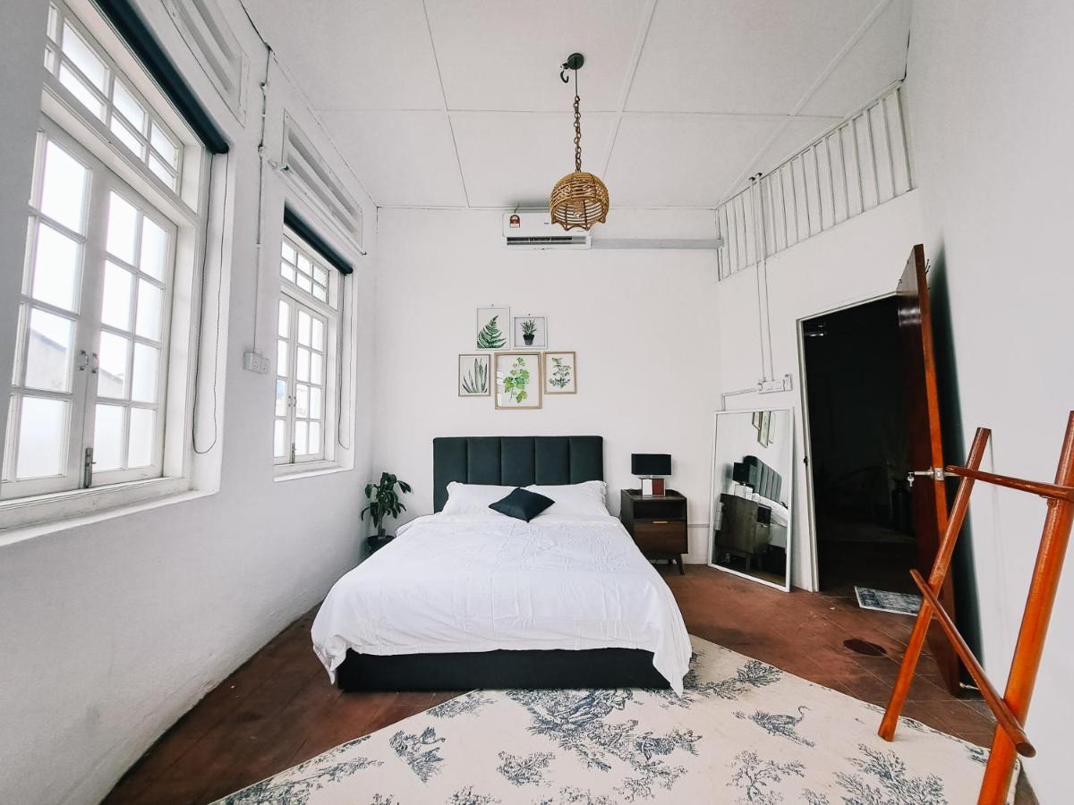 111 Hutton Lane Hostel George Town Ngoại thất bức ảnh