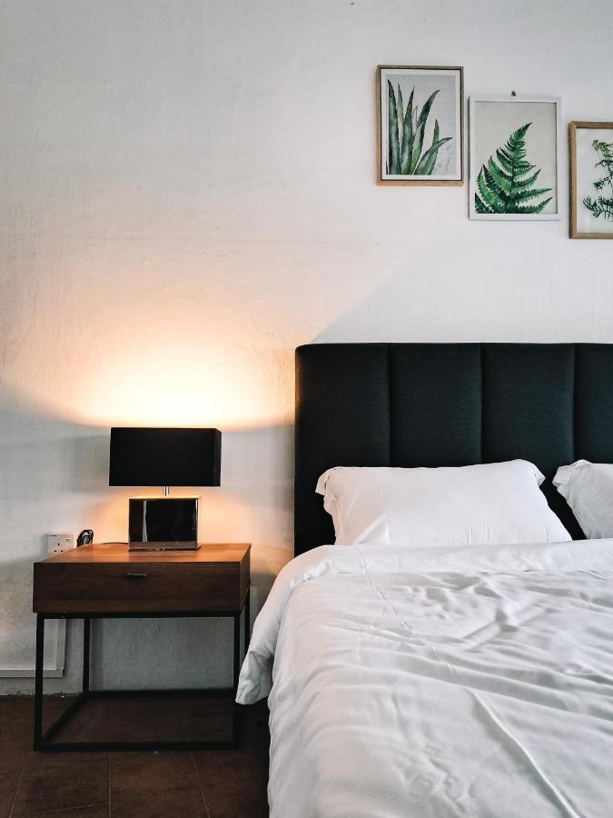 111 Hutton Lane Hostel George Town Ngoại thất bức ảnh