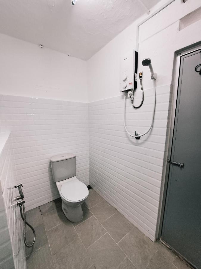 111 Hutton Lane Hostel George Town Ngoại thất bức ảnh