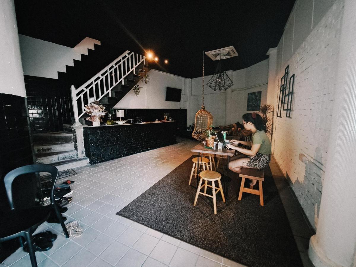 111 Hutton Lane Hostel George Town Ngoại thất bức ảnh